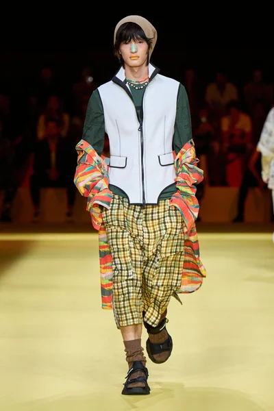 Look 15